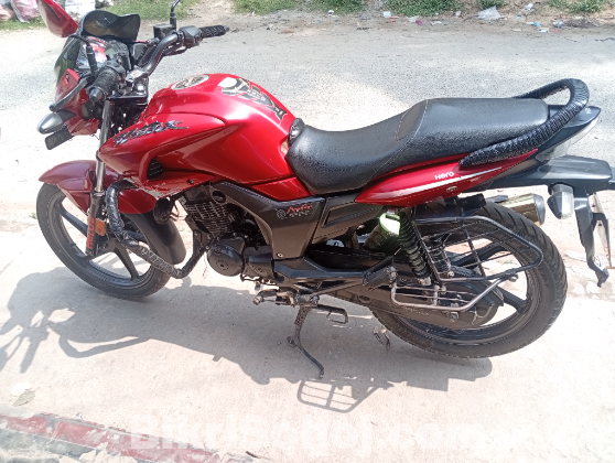 Hero hunk 150 cc red colour